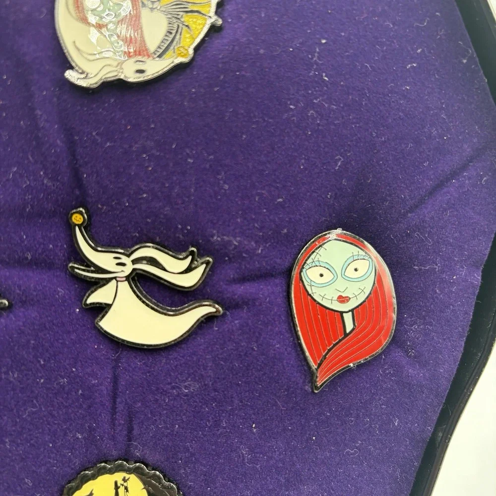 Disney The Nightmare Before Christmas Enamel 5 Pin Gift Set Coffin Tin Halloween